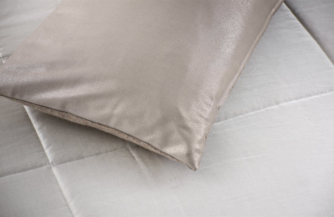 Mrs.Me home couture - cushion Patina Taupe detail1 web
